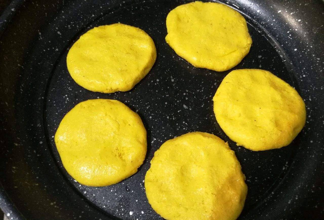 英亚官方网站_玉米粉是最好的吃法 一煮就能煮熟 味道鲜美 营养极佳！(图7)