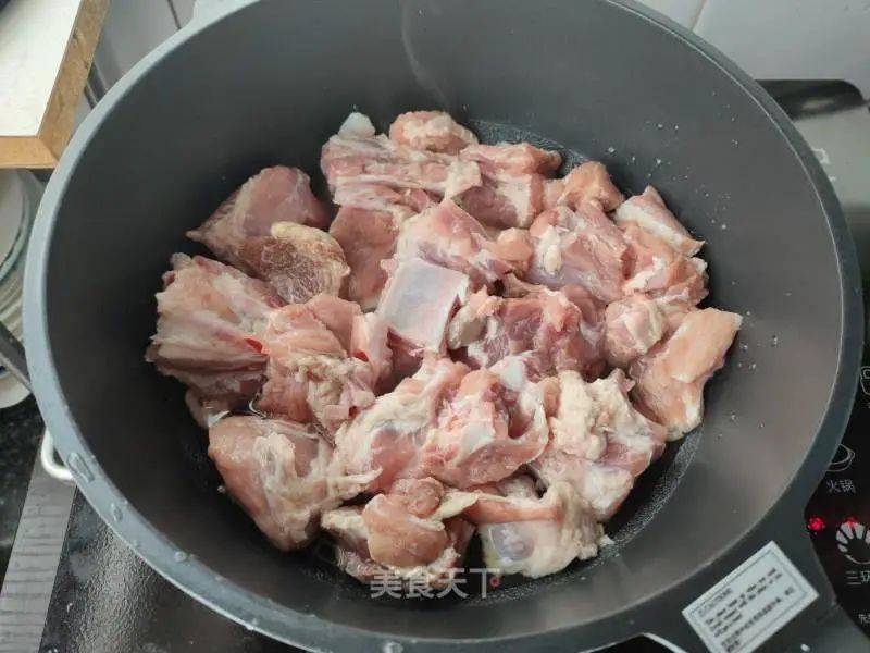 【英亚官方网站】
宋敏私房馆丨香菇最过瘾的服法 太鲜味了！速度get！(图3)