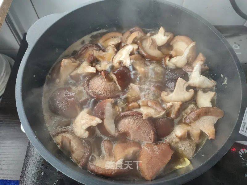 【英亚官方网站】
宋敏私房馆丨香菇最过瘾的服法 太鲜味了！速度get！(图8)