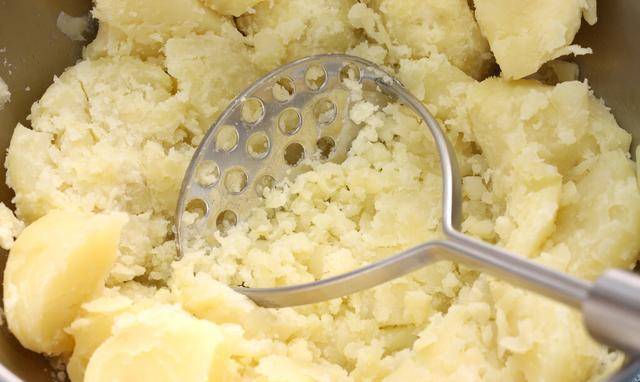 
KFC同款土豆泥 想知道怎么做的吗 赶快随着大厨学起来吧“英亚官方网站”(图5)