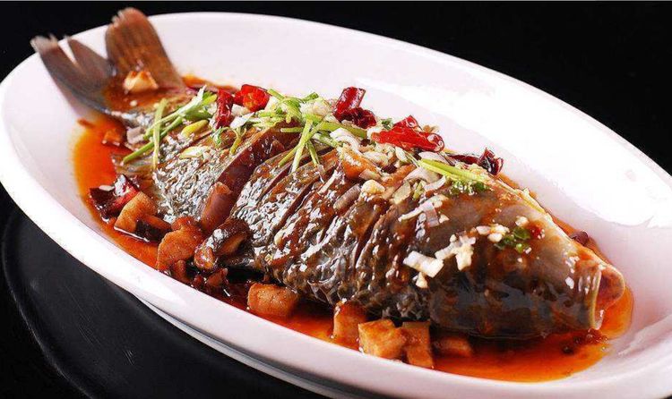 英亚官方网站_
美食优选：木瓜炒肉 蒸蛤蜊 糖醋鲤鱼 酸辣藕片的做法(图5)