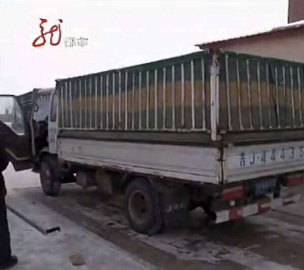 英亚官网首页|炫彩水晶果冻的做法_炫彩水晶果冻怎么做_阳台上的草莓的菜谱(图1) 英亚官方网站